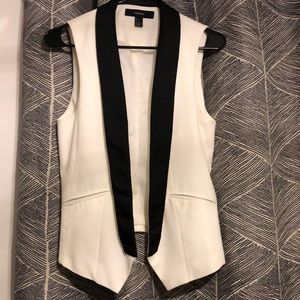 Women’s Medium Black and White Vest